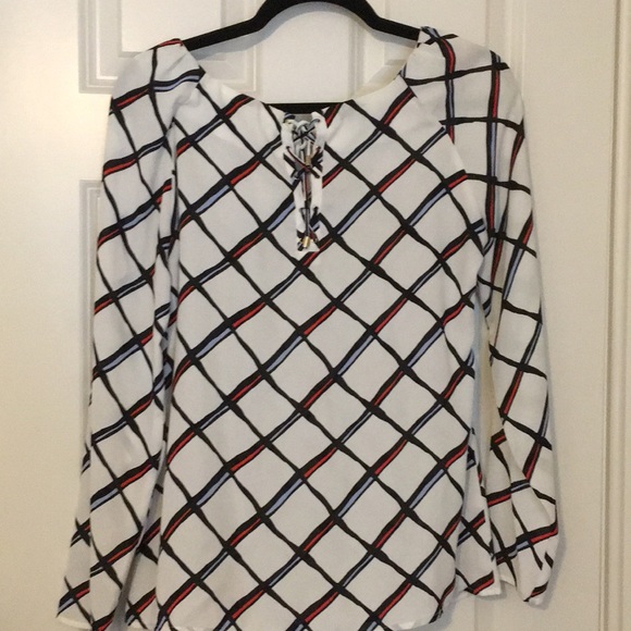 Semi-sheer lace-up detail blouse - Picture 4 of 6